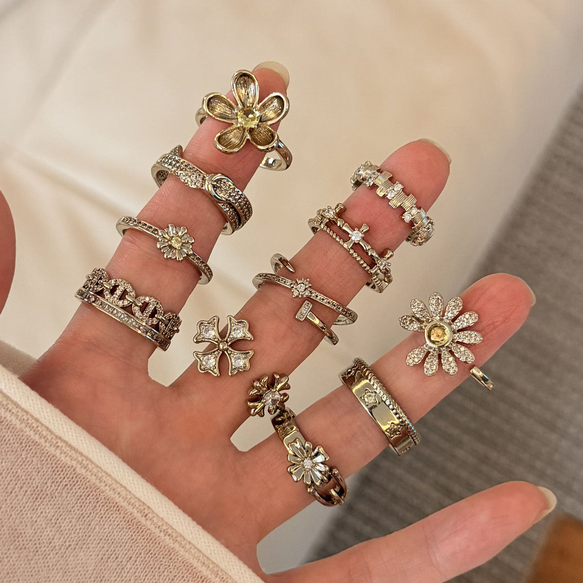 Vintage Flower Buckle Ring Niche Coffee Golden adjustable Ring Fashion Jewelry