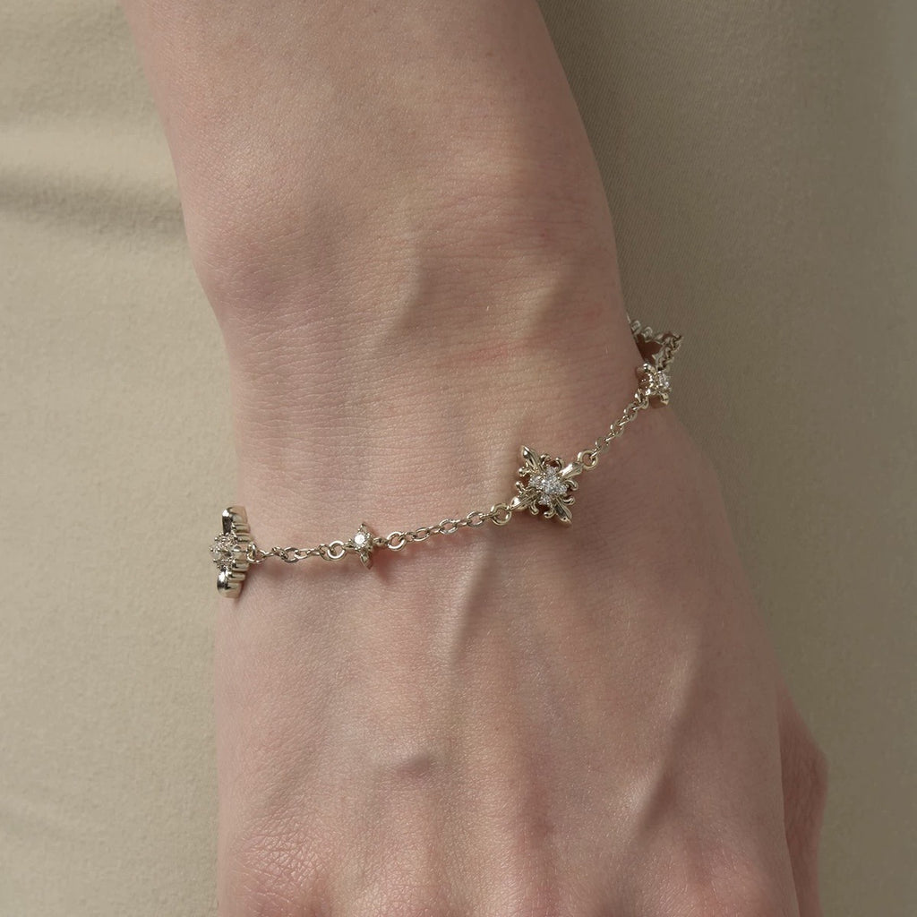 Minimalist Flower Necklace Premium Niche Designer Chain Light Titanium Gold Plated Bracelet Fashion Jewelry