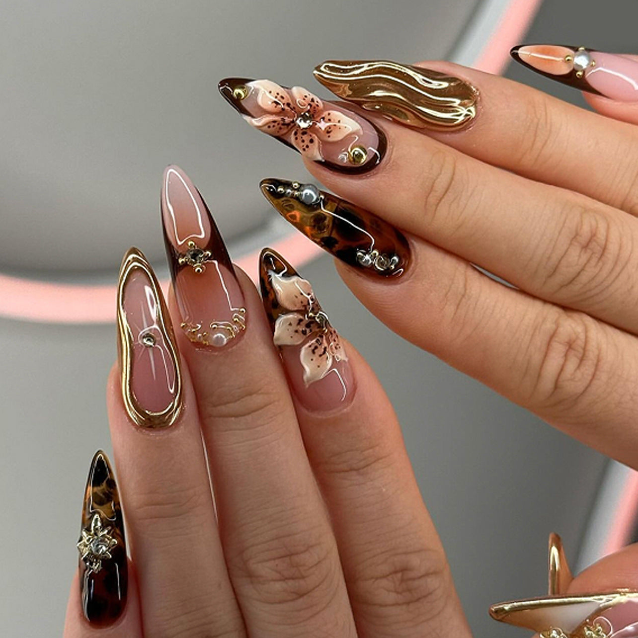 [Charming Brown Flowers]   Medium/Almond Nails    press on nails   24pcs/set