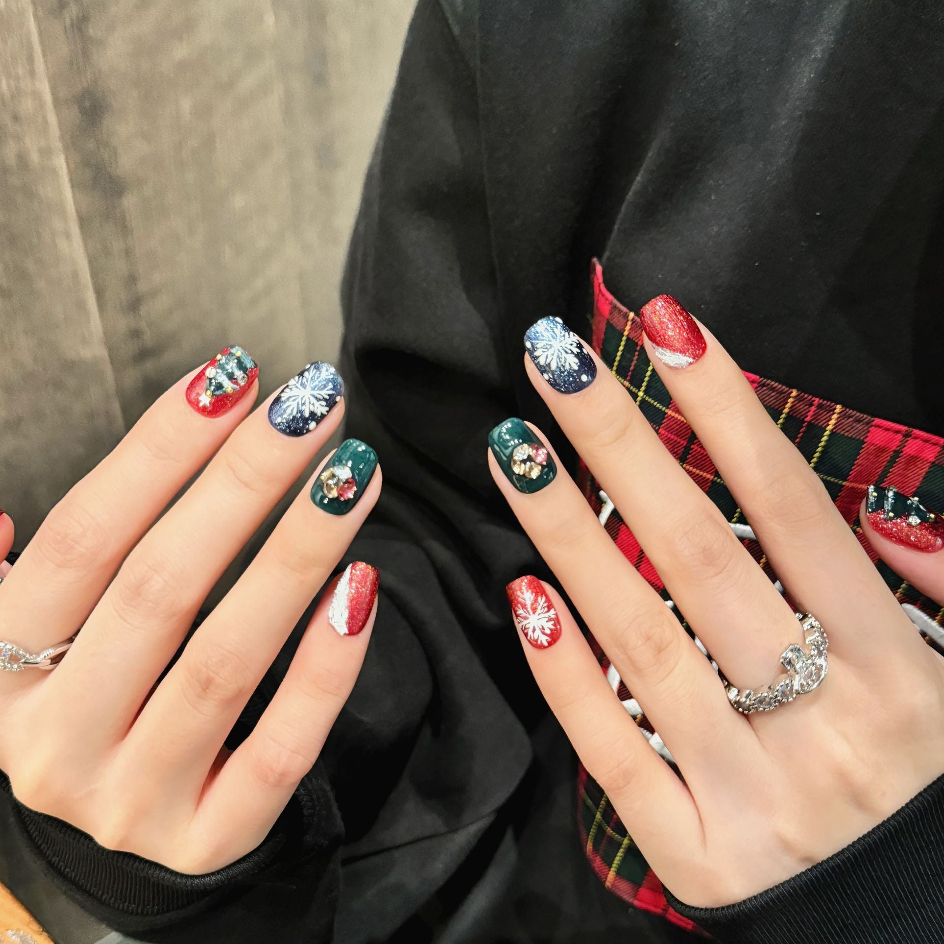 [Merry Christmas Snow]   (Handmade press on nails)  Short/Squoval Nails 10pcs/set